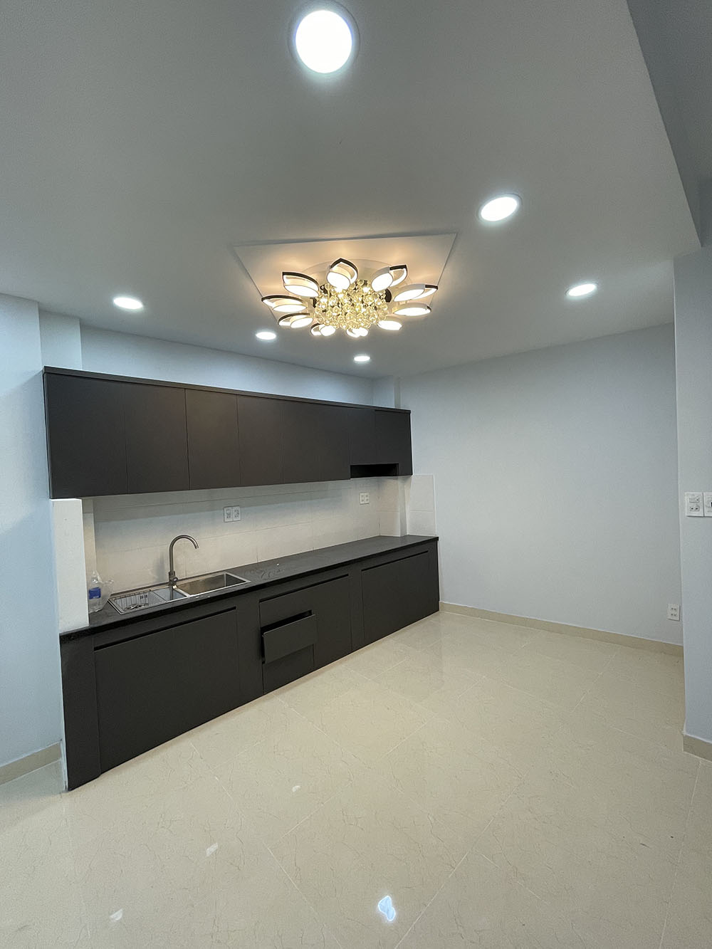 Bán nhà Lê Quang Định, Quận Bình Thạnh tuyệt phẩm 3 lầu t.kế Cổ Điển Ý, mới 100% cách LQĐịnh 15m